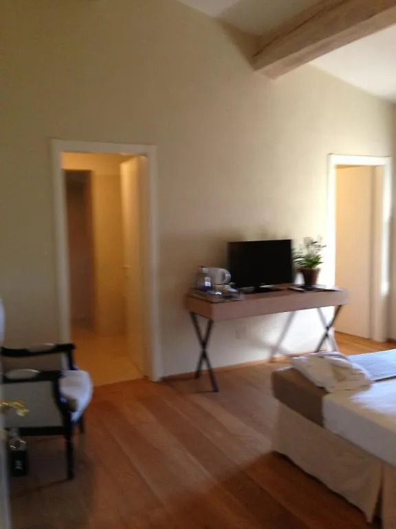 Vicarello Di Volterra Daire 0*,  İtalya